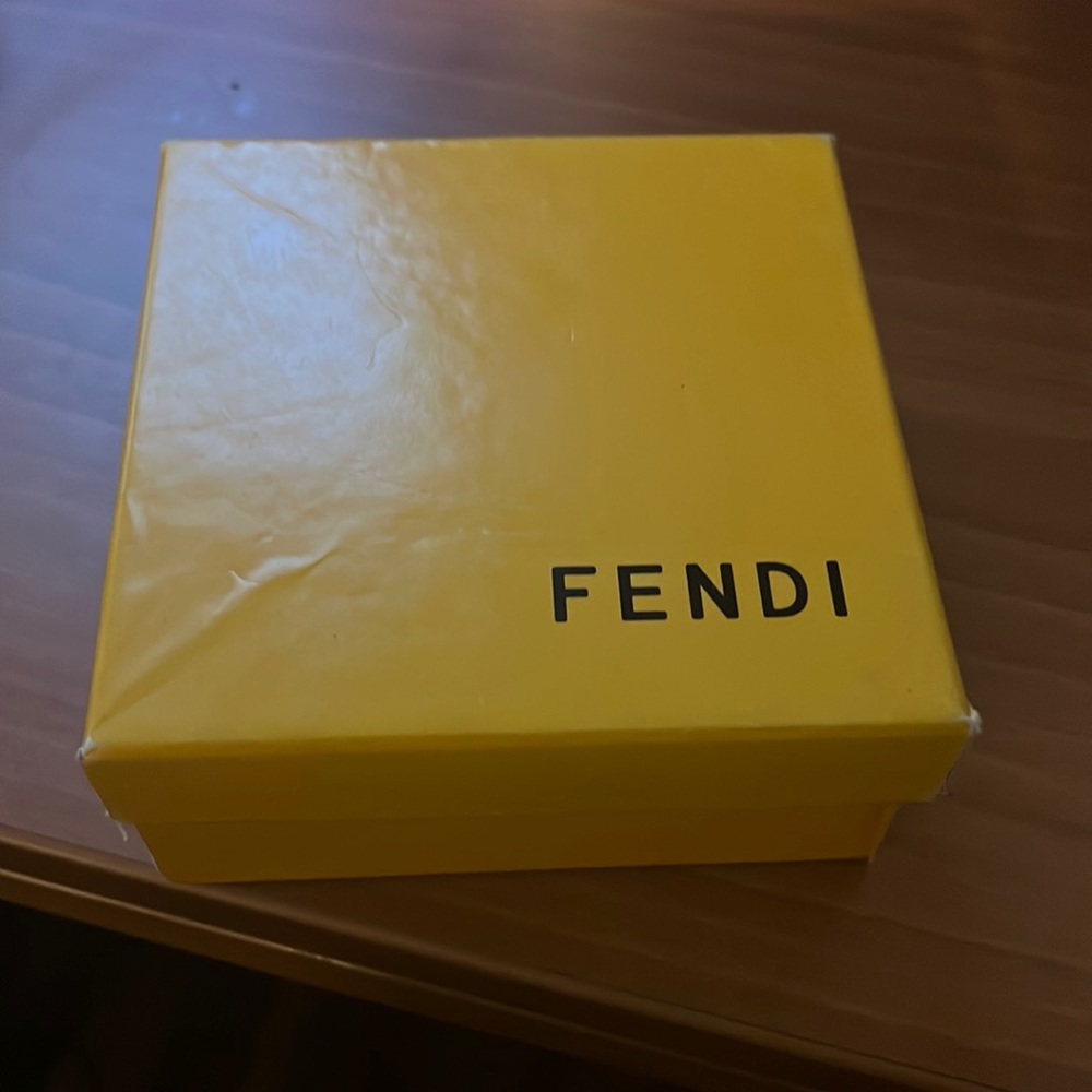 Used fendi belt good condition and comes with box
